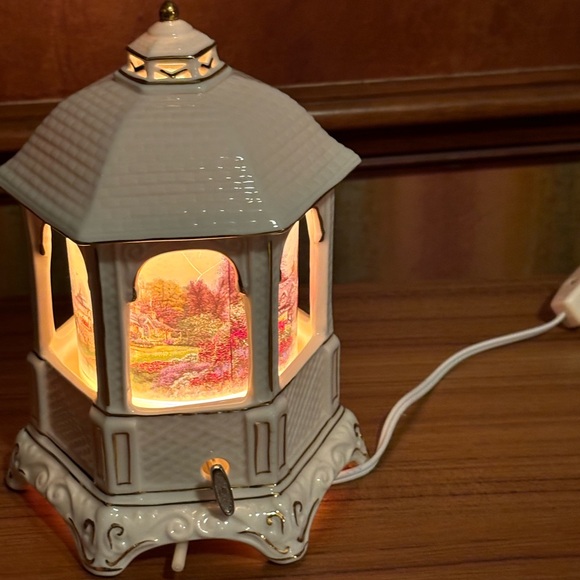 2005 Thomas Kinkade Ceramic Gazebo Music Box Night Light-WORKS! Beautiful! - Picture 3 of 10